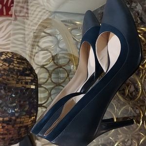 Nine West Navy Blue size 9 1/2 heels